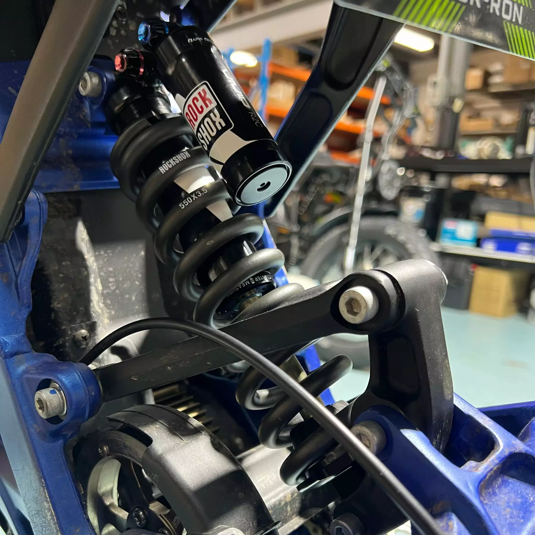 Rockshox Vivid Light Bee Rear Suspension Upgrade 4 Rockshox Vivid Light Bee Rear Suspension Upgrade - Image 4